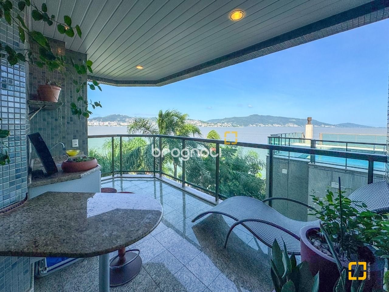 Apartamento à venda em Coqueiros, Florianópolis/SC — foto principal