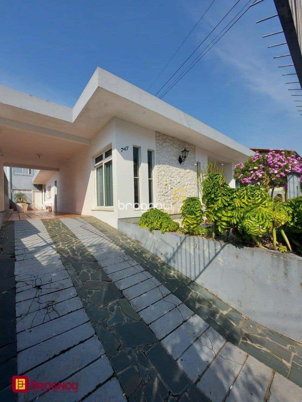 Casa à venda em Barreiros — foto principal