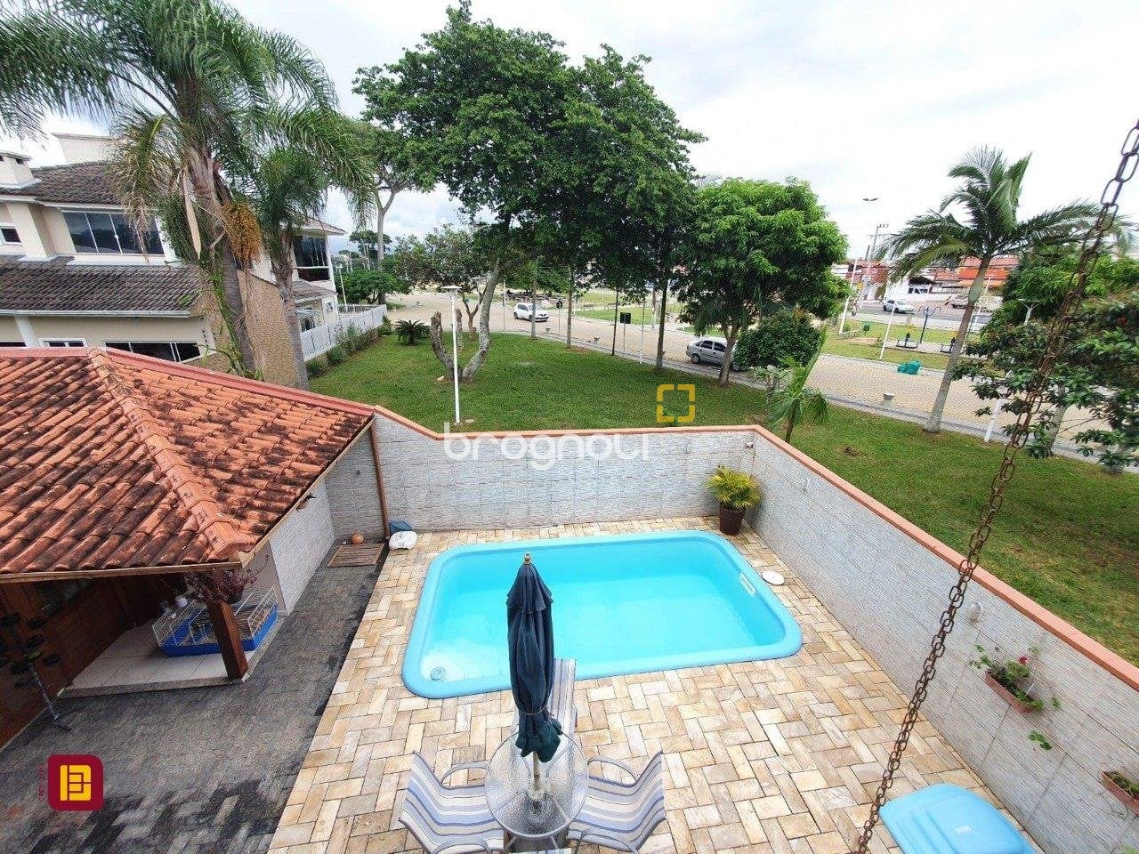 Casa à venda em Carianos, Florianópolis/SC — foto principal