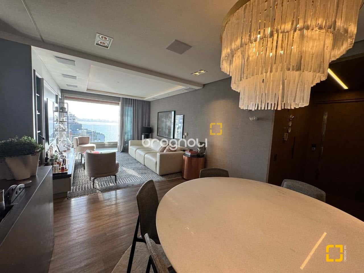 Apartamento com 3 suítes e vista beira mar num dos condominios mais cobiçados da Beira Mar Norte. — foto principal