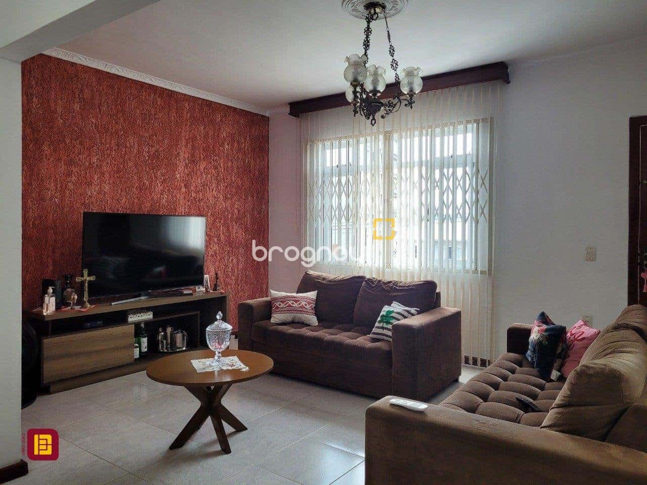 Casa ampla com piscina ,terreno 500 m² — foto principal