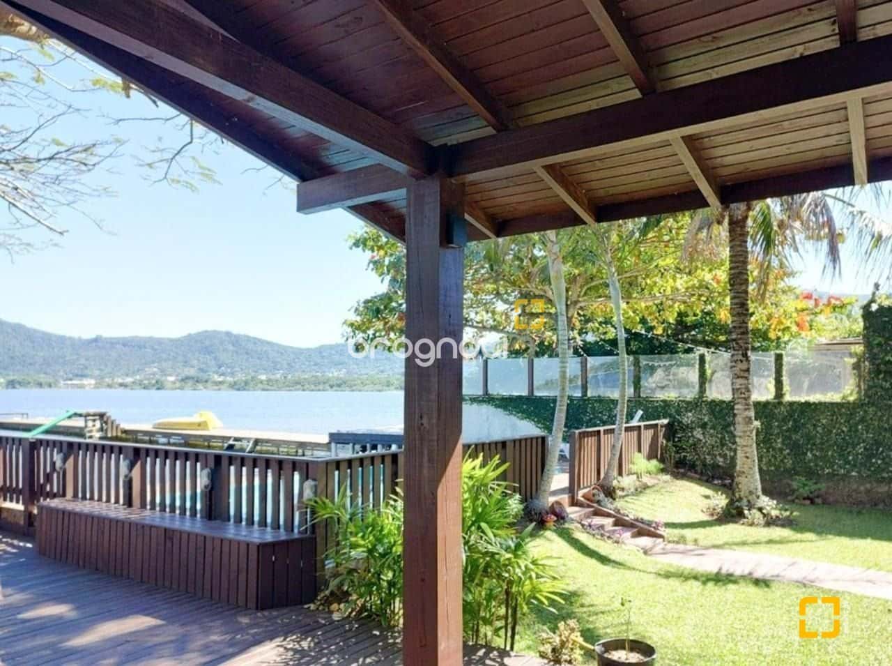 Propriedade à venda às margens da Lagoa da Conceição — foto principal