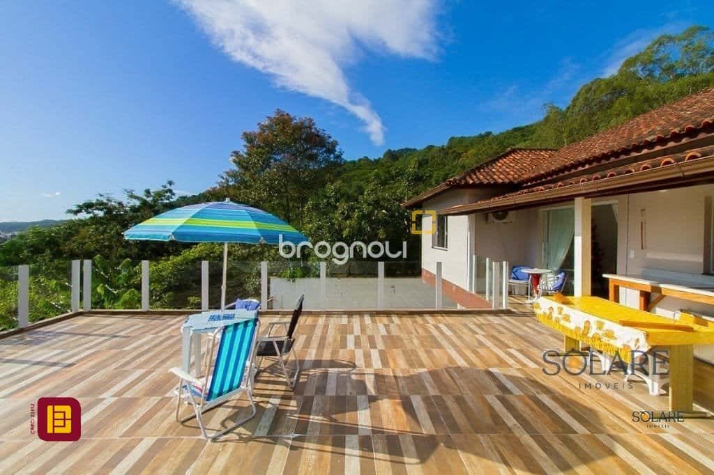 Casa com 10 dormitórios (3 suítes) - 4 vagas — foto principal