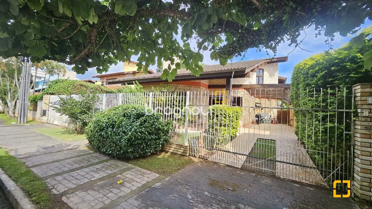 Casa à venda em Jurerê com 7 dormitórios sendo 5 suítes — foto principal