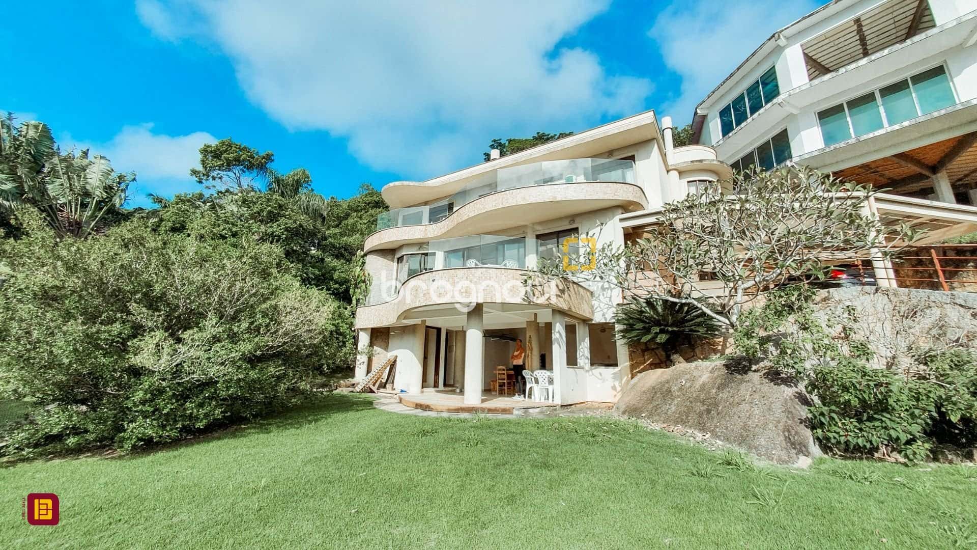 Casa com à venda na Lagoa da Conceição - Florianópolis/SC — foto principal