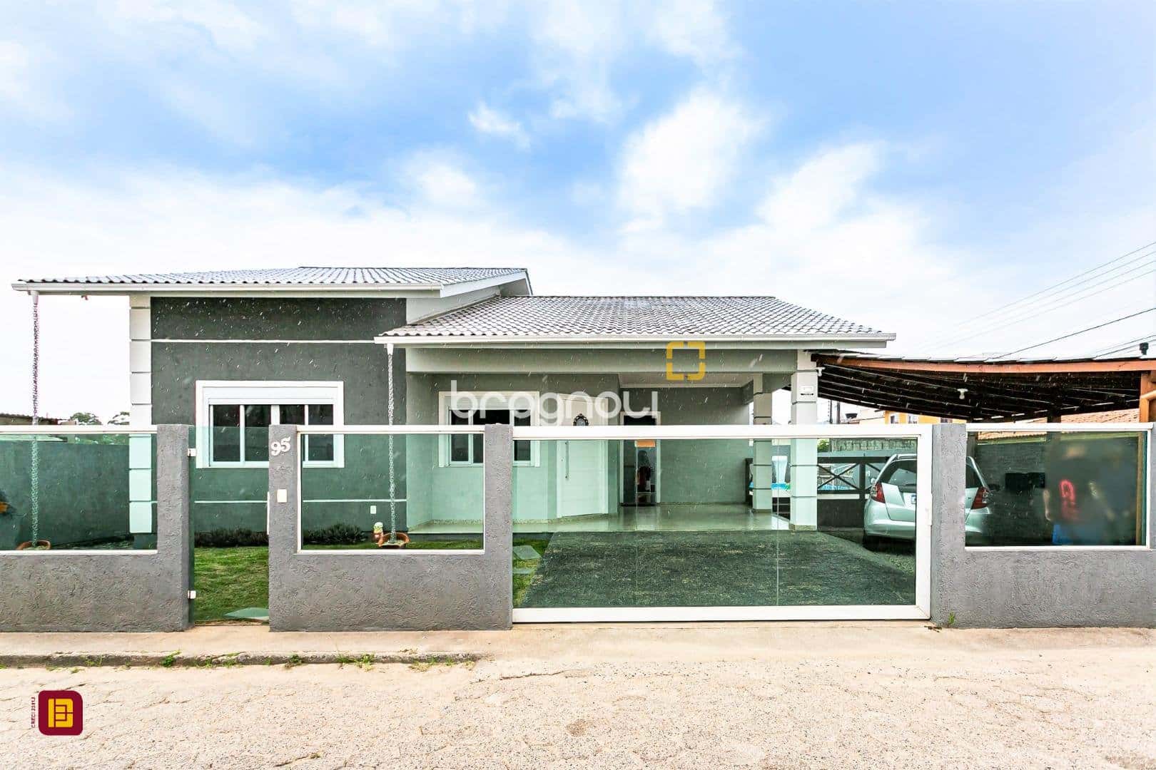 Casa térrea à venda no Campeche em Florianópolis SC — foto principal