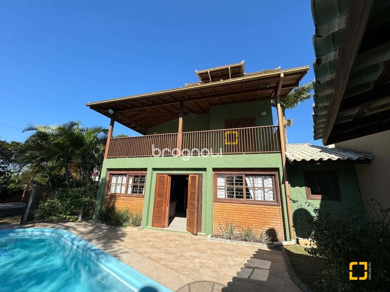 Charmosa residência com Piscina na praia do Campeche em Florianópolis SC — foto principal