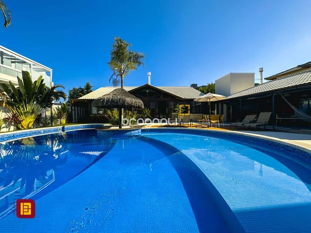 Casa de alto padrão em condomínio fechado à venda com 4 dormitórios em Rio Tavares Florianópolis SC — foto principal