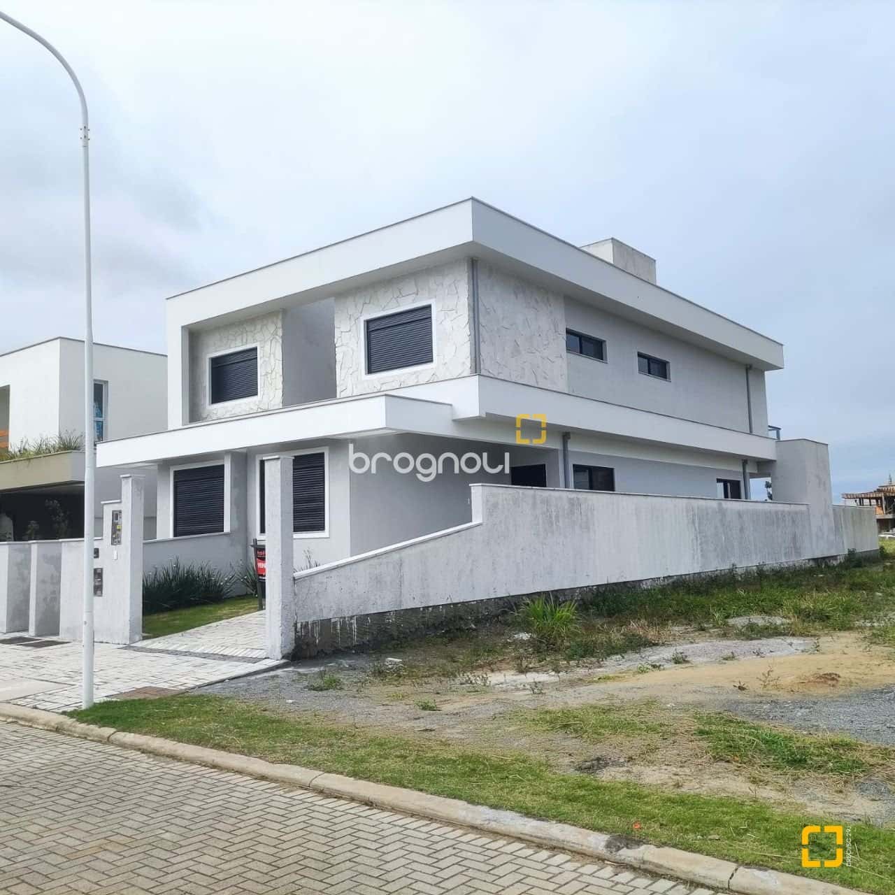 Casa à venda com 3 suítes na paria do Campeche em Florianópolis SC — foto principal