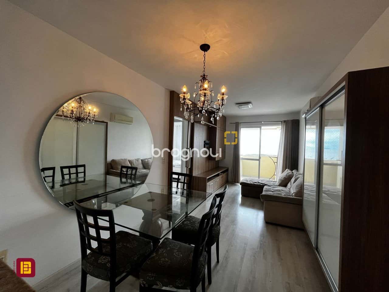 Apartamento com 3 quartos, sendo 1 suíte na Costeira Do Pirajubae - Florianópolis — foto principal