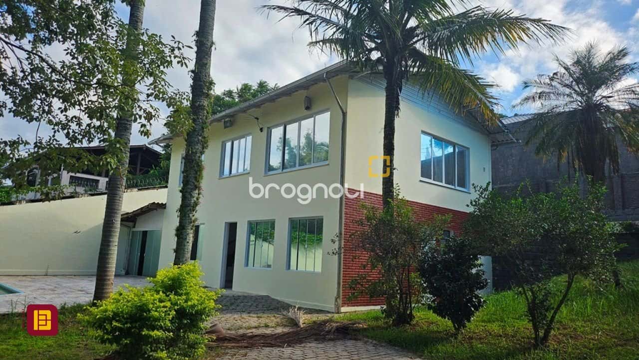 Casa frente mar na Ponta de Baixo — foto principal