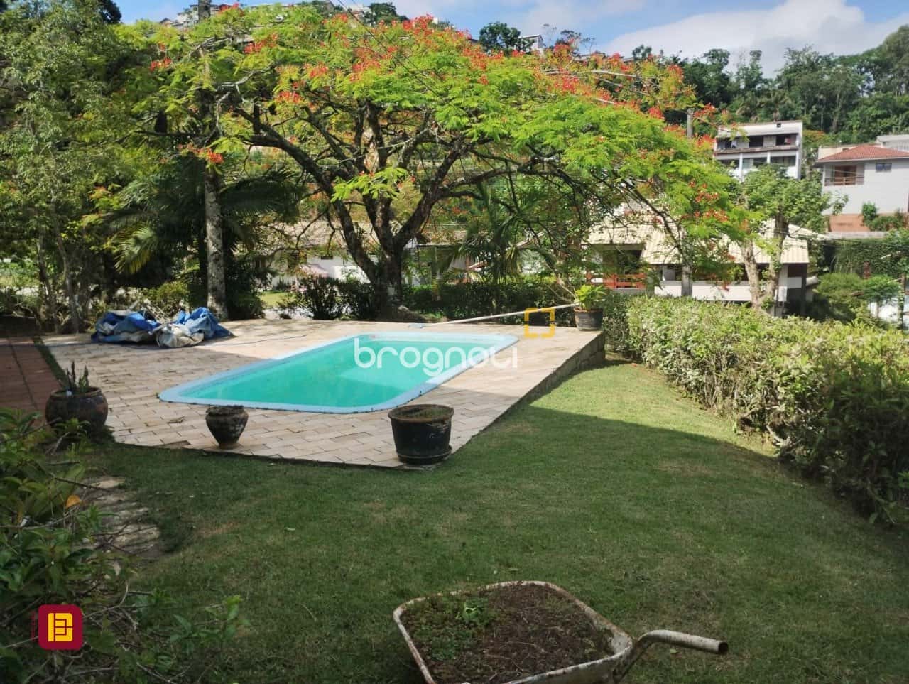 Casa em condomínio fechado ao lado da UFSC — foto principal
