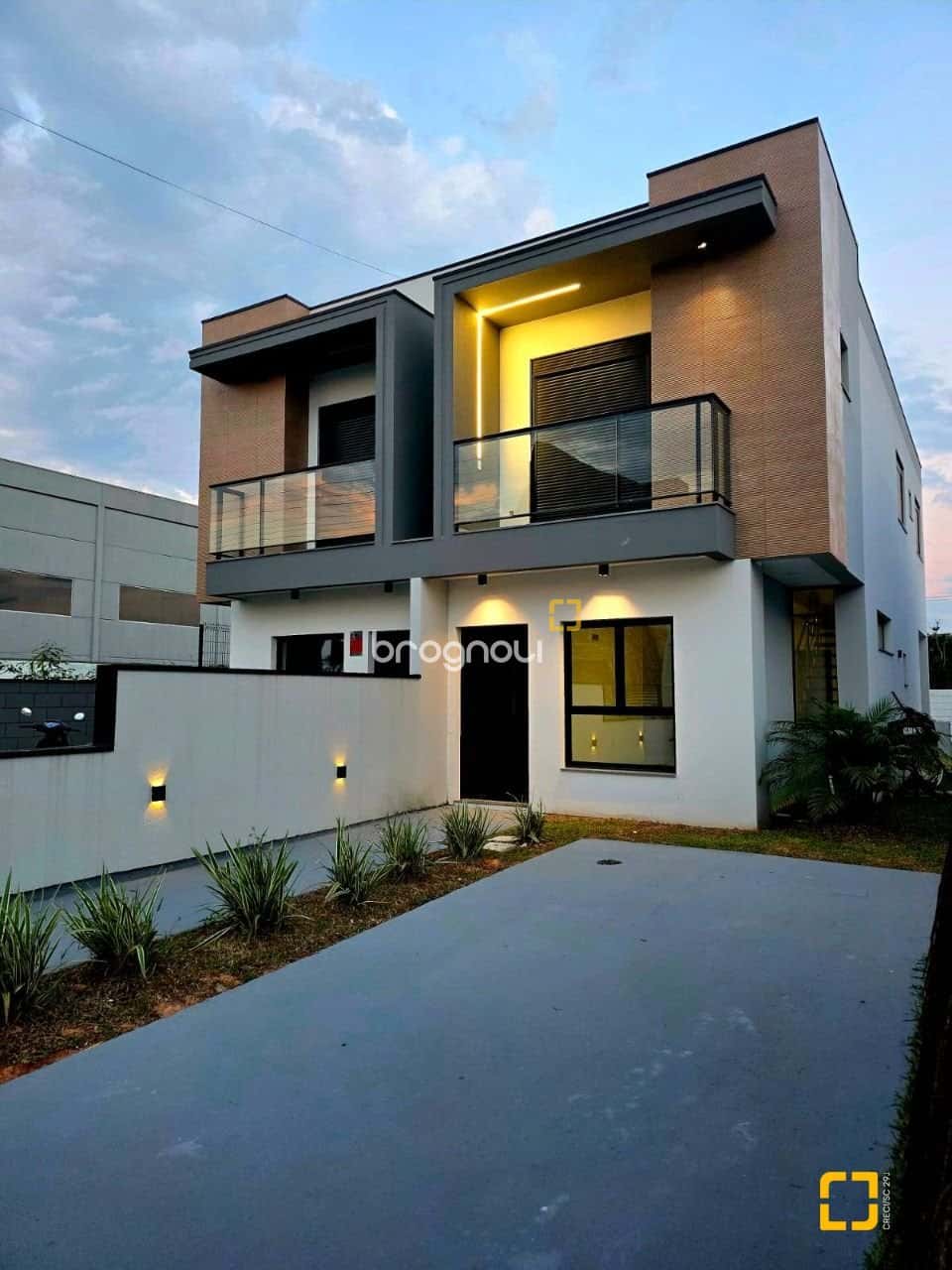 Casa estilo sobrado em São José/SC — foto principal