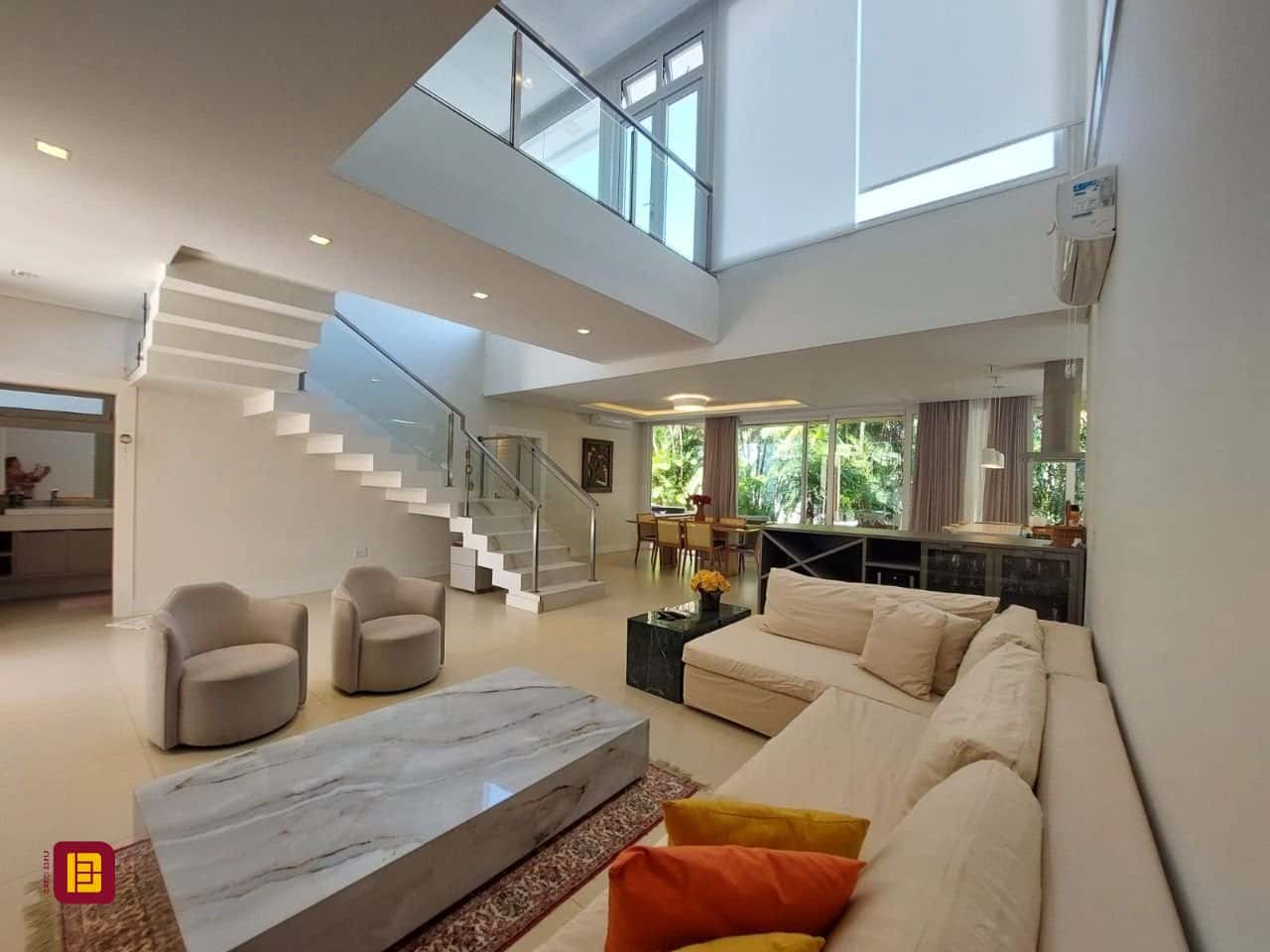 CASA COM 4 SUÍTES 454,84m² no RIO TAVARES EM CONDOMÍNIO FECHADO em Florianópolis SC — foto principal