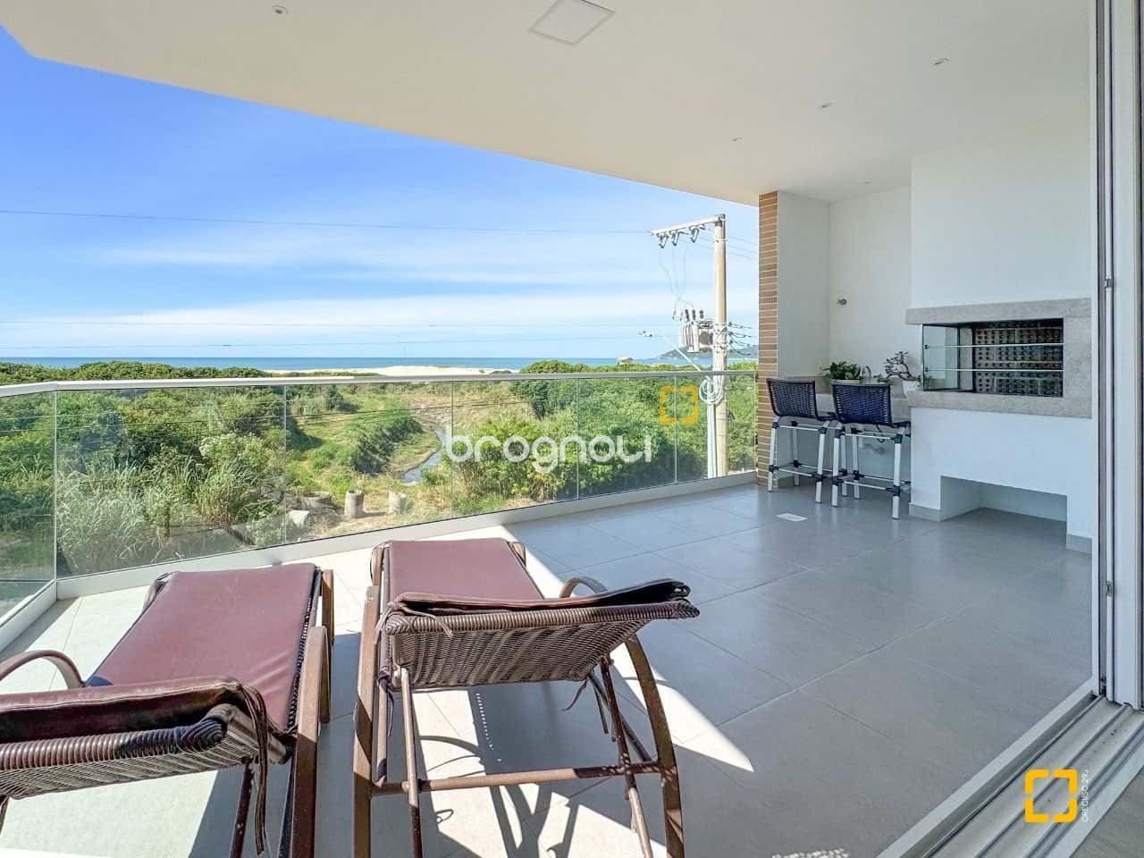 Apartamento para venda com vista mar/frente mar e área verde bairro Campeche - Florianópolis - SC — foto principal