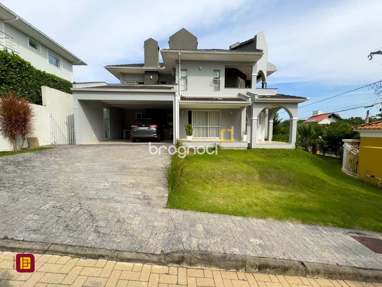 Casa em condomínio, com dois pavimentos, 295 m² de área construída, em Santo Antônio de Lisboa - Flo — foto principal