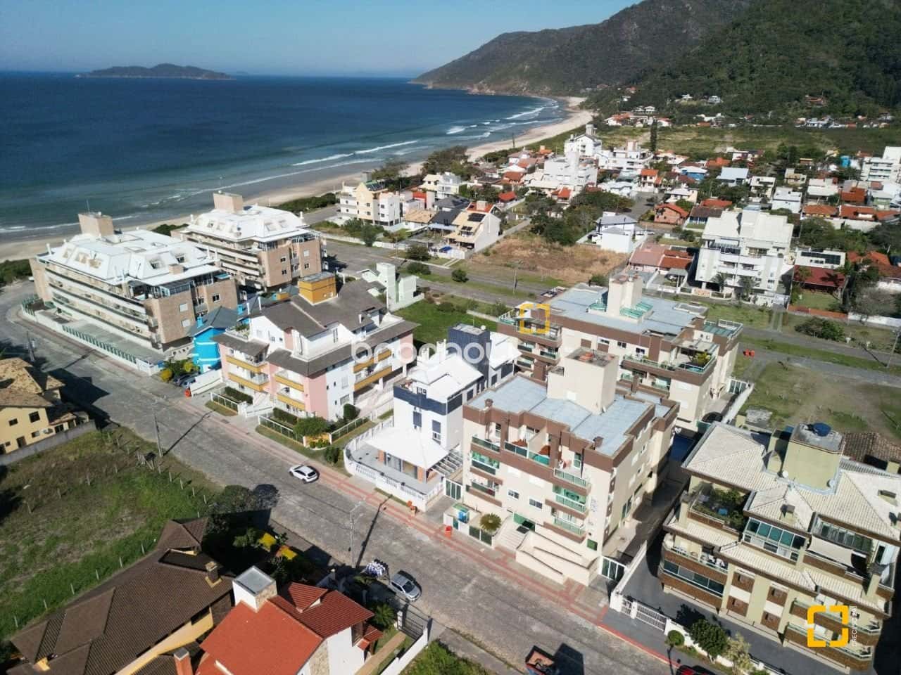 Cobertura à venda com 2 quartos (1suíte) 2 vagas, hobby box, na Praia dos Açores, em Floripa — foto principal