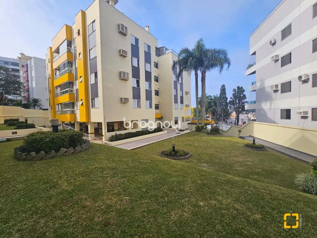 Apartamento no Bom Abrigo de 3 domrs suite com 108 m² — foto principal