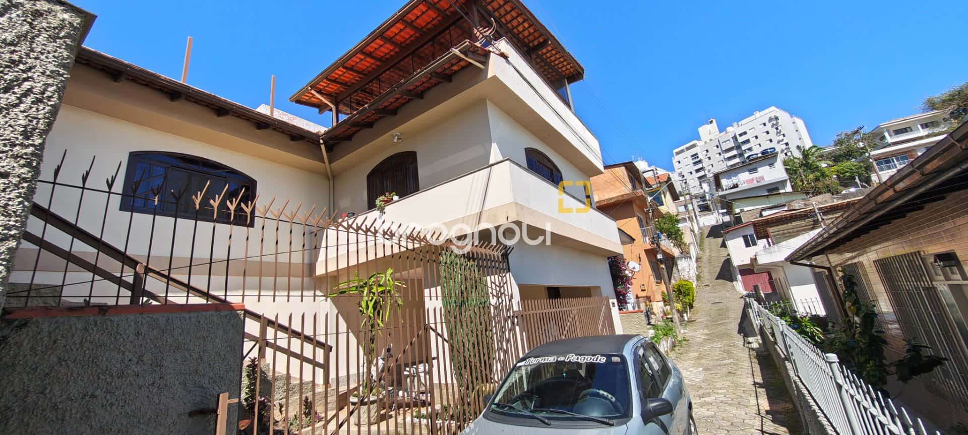 Casa à venda com 4 dormitórios, sendo 2 suítes, terraço panorâmico - Estreito - Florianópolis — foto principal