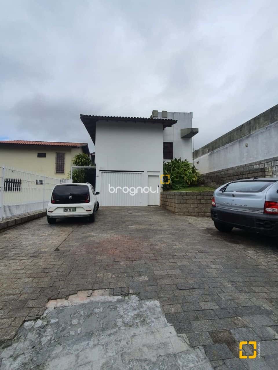 Casa à venda na Carvoeira - Ampla, versátil e com grande potencial de investimento — foto principal