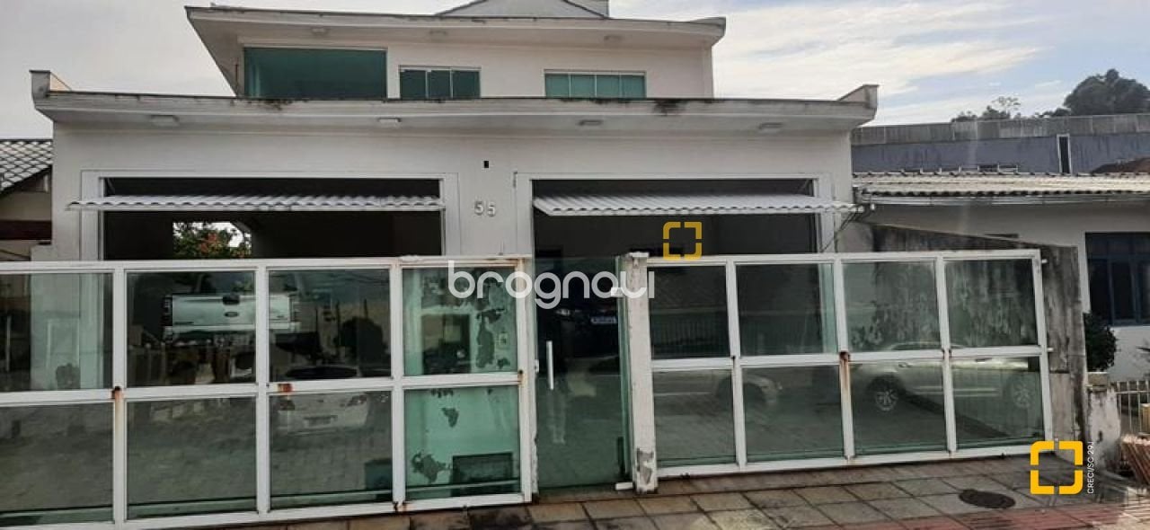 Casa à venda em Praia Comprida, São José/SC — foto principal