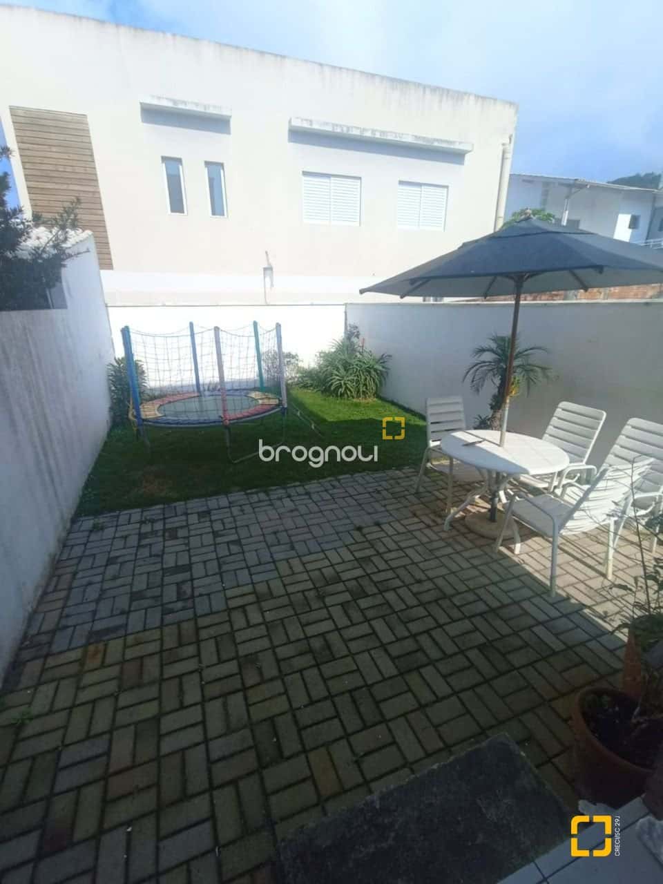 BROGNOLI VENDE- Casa com 2 suítes na Praia dos Ingleses — foto principal