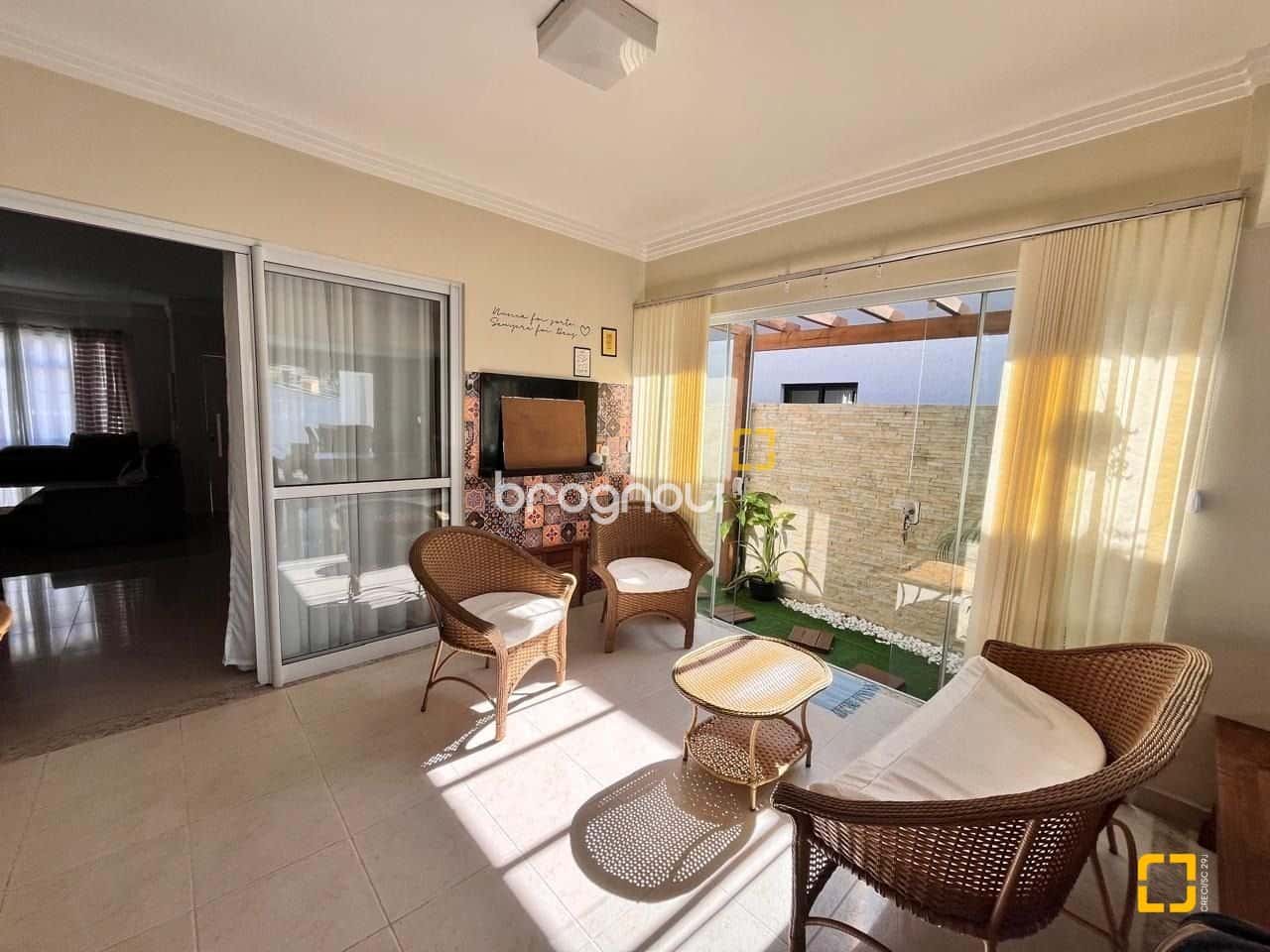 Casa a Venda de 4 dormitórios ( 1 suíte) - Bairro Pedra Branca - Palhoça SC — foto principal