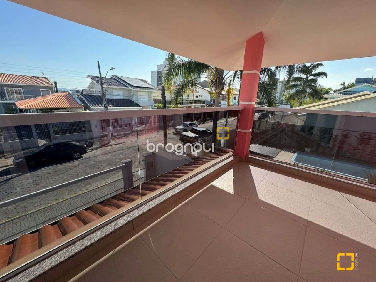 Casa em alvenaria, muito bem localizada, dois pavimentos, com 278m², na Ponte Imaruim - Palhoça. — foto principal
