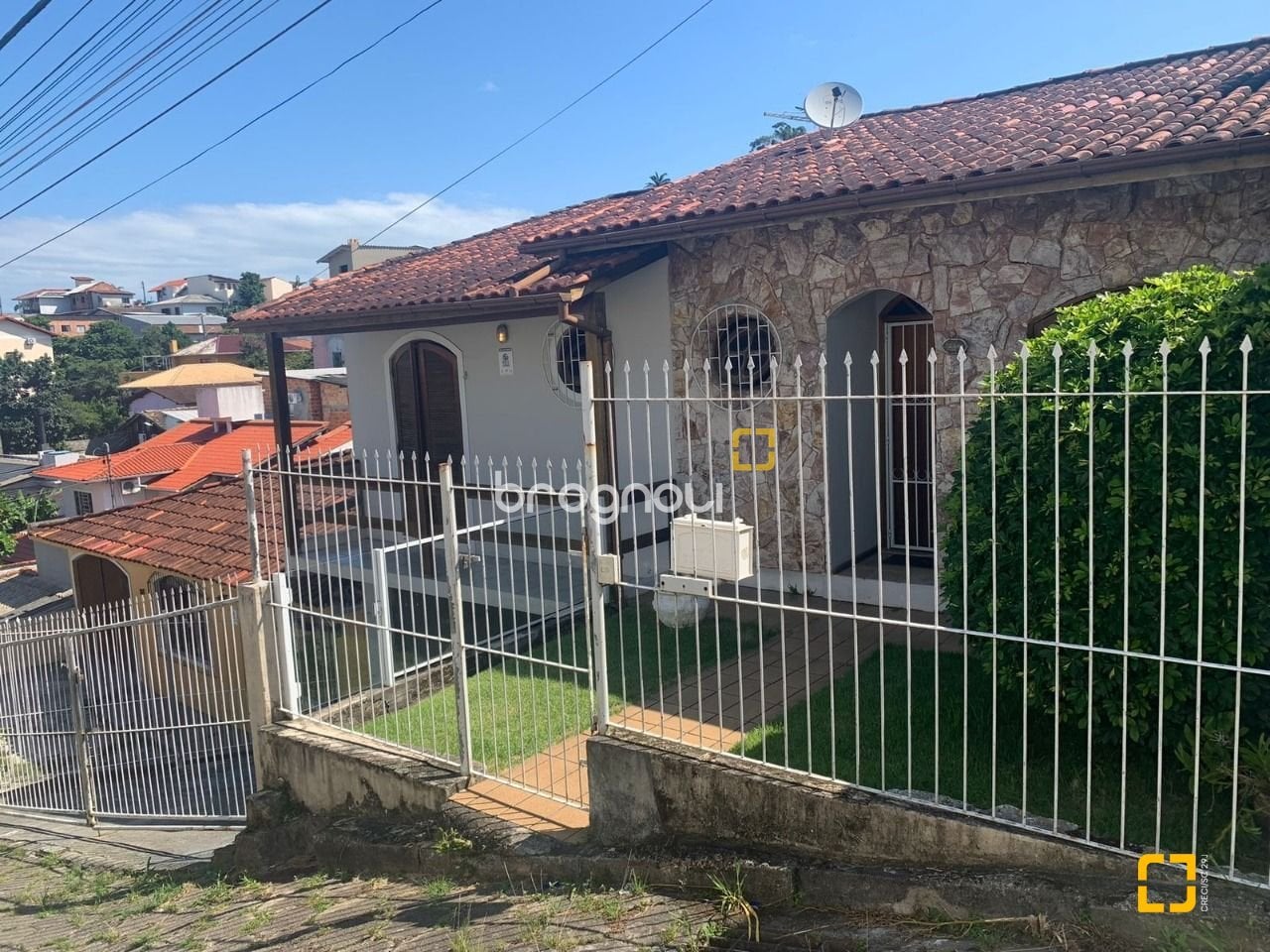 Casa à venda em Coqueiros, Florianópolis/SC — foto principal
