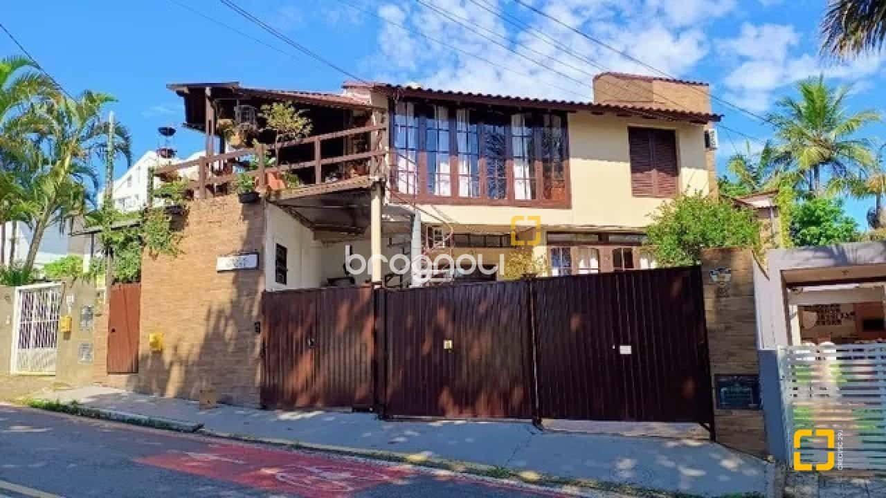 À venda Pousada - Casa com Renda em Canasvieiras - 200m da Praia — foto principal