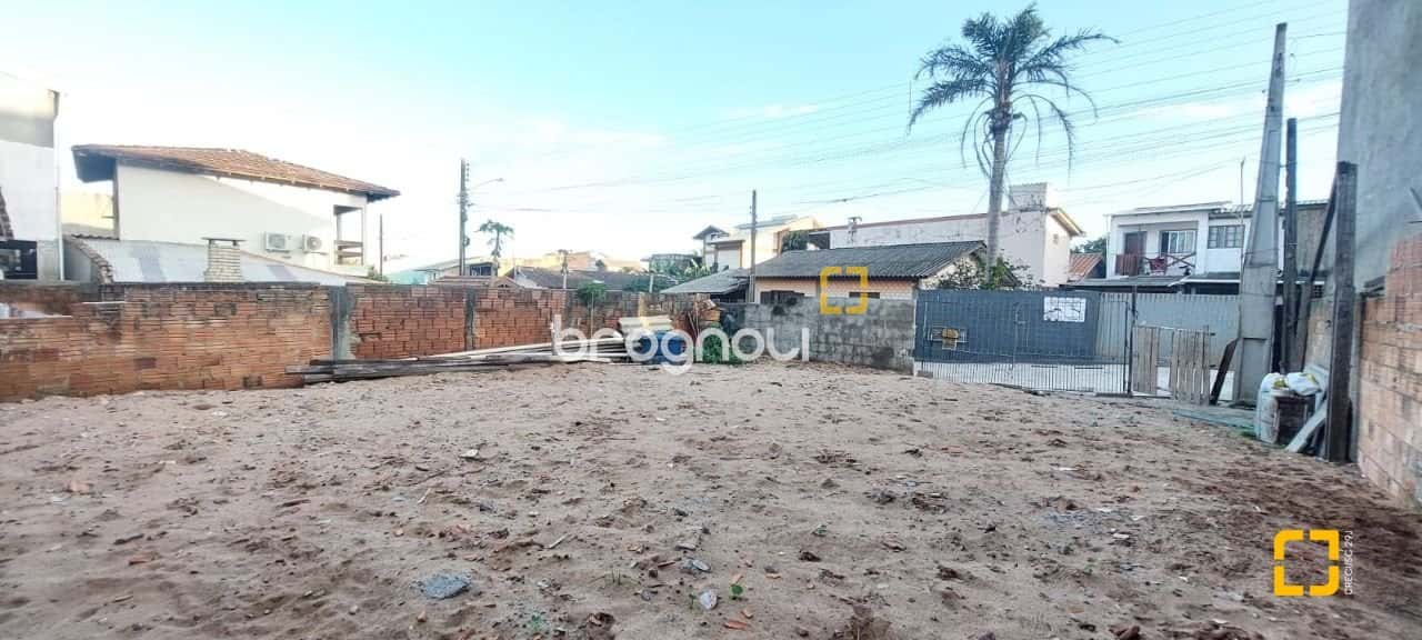 Terreno ESCRITURA PÚBLICA à 200 metros do mar no Morro das Pedras em Florianópolis SC — foto principal