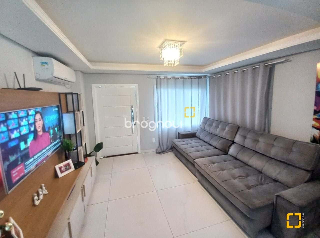 Casa com três dormitórios Rio Vermelho Florianópolis — foto principal