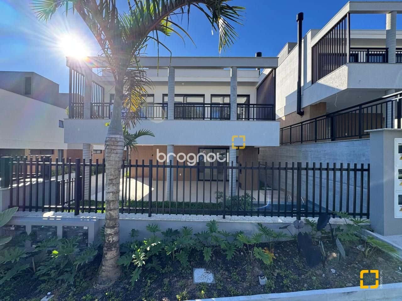 Casa de alto padrão a venda em condomínio residencial no Cacupé, Florianópolis/SC — foto principal