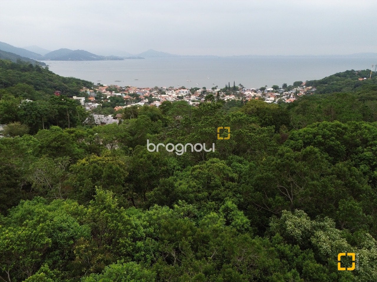 Terreno à venda em Sambaqui, Florianópolis/SC — foto principal