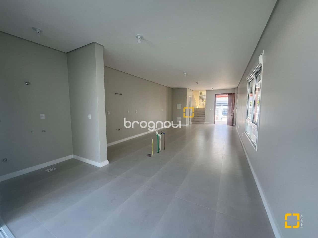 Casa Nova a Venda de 3 dormitórios ( 1 suíte ) - Bairro Carianos - Florianópolis SC — foto principal
