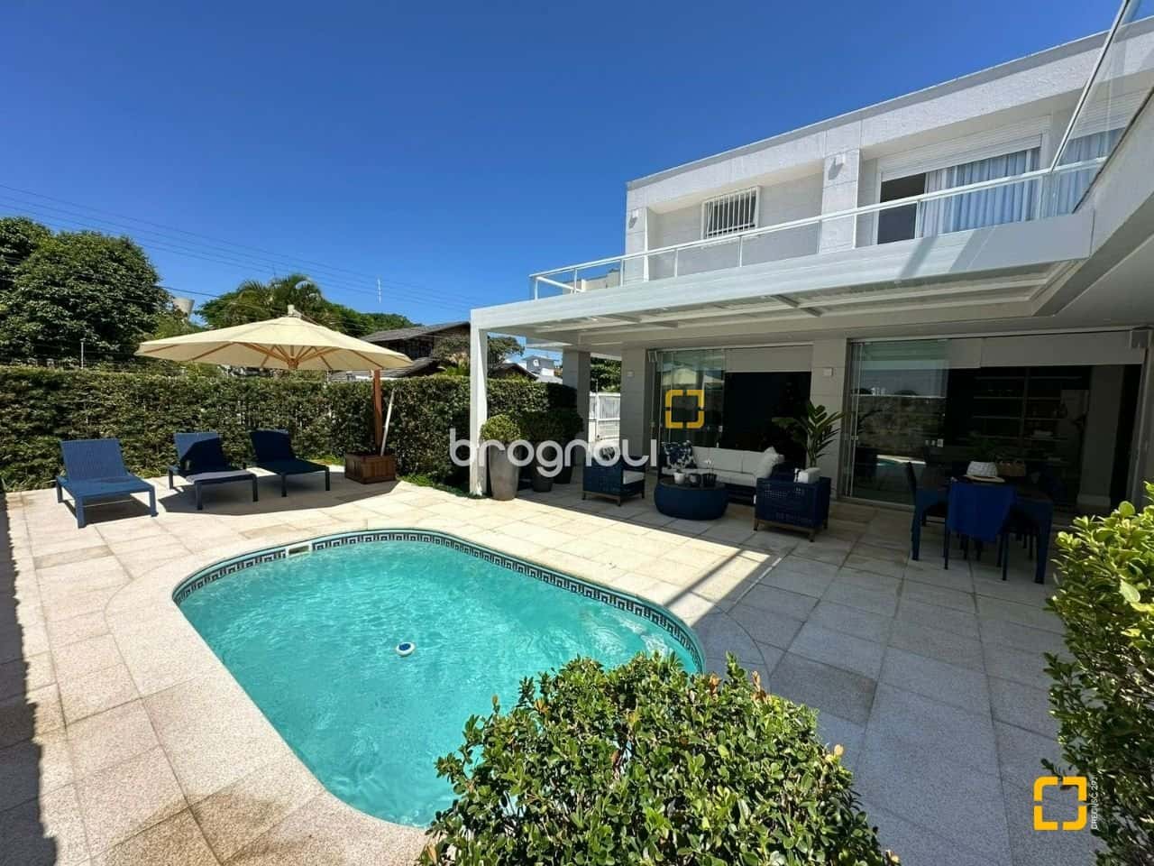 BROGNOLI VENDE- Casa pé na areia na Cachoeira do Bom Jesus com terraço vista mar — foto principal