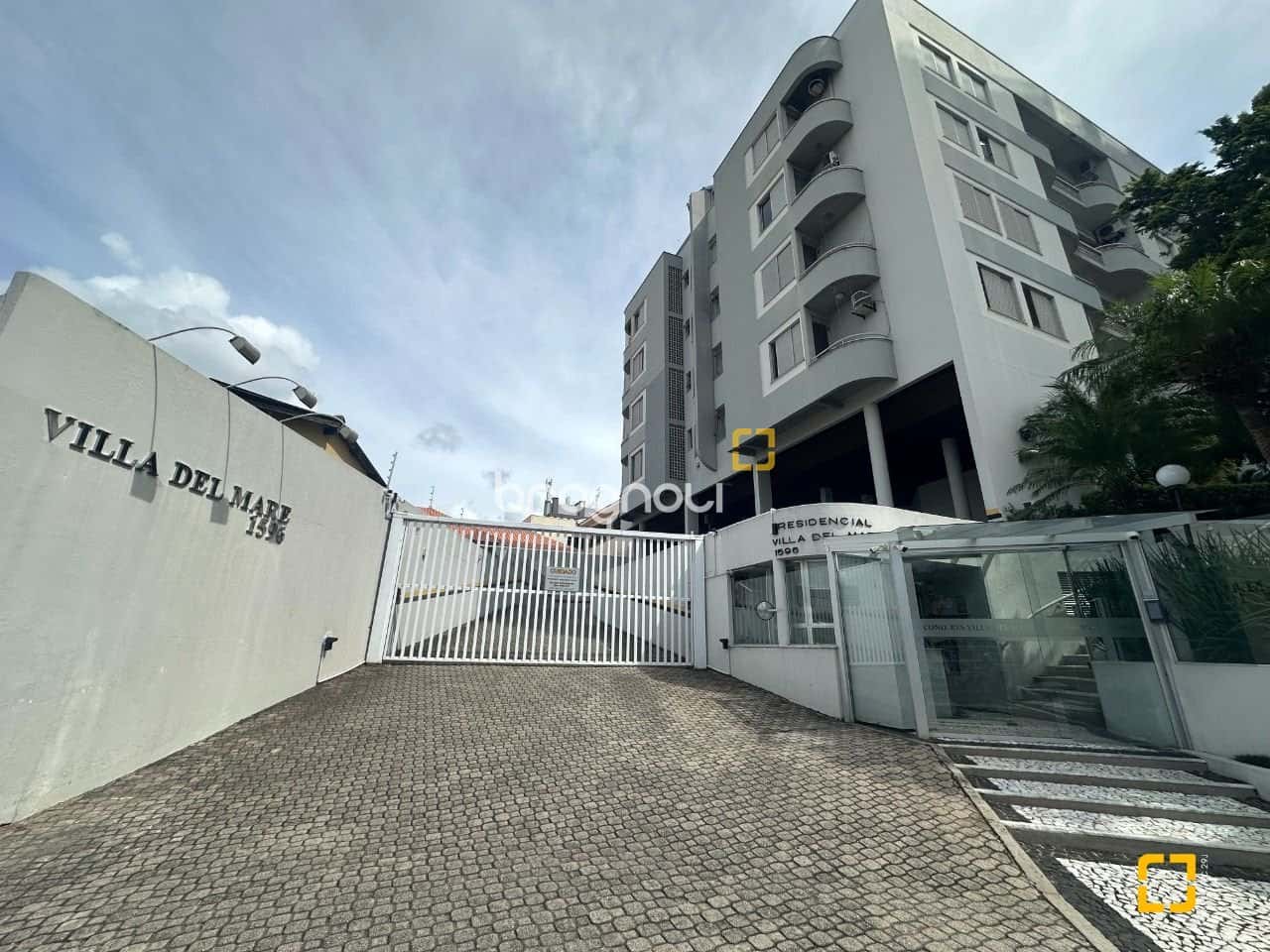 Apartamento à venda 03 dormitórios Condominio com piscina em Coqueiros Florianópolis/SC — foto principal