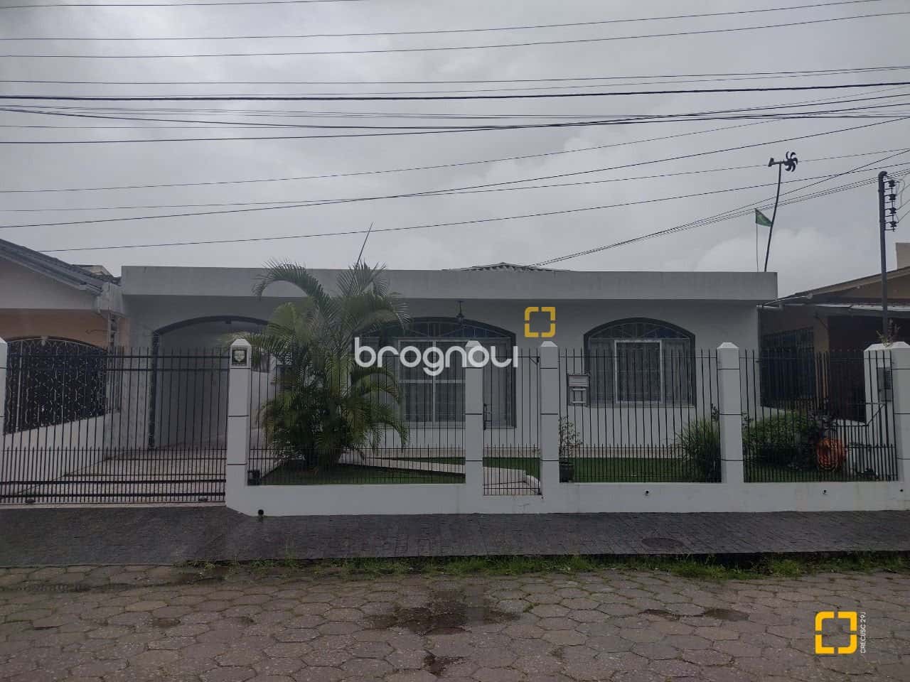 Casa a venda na Trindade — foto principal