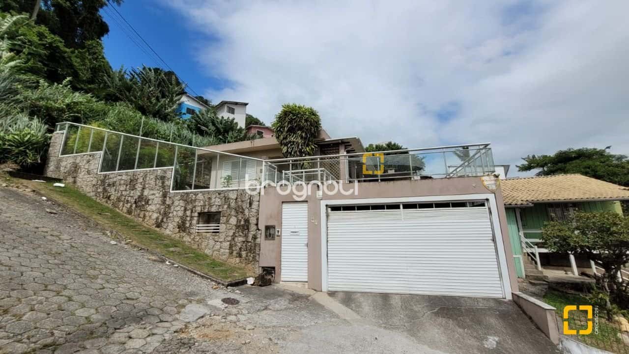 Casa com 3 quartos, com Piscina e escritura pública em Florianópolis. — foto principal