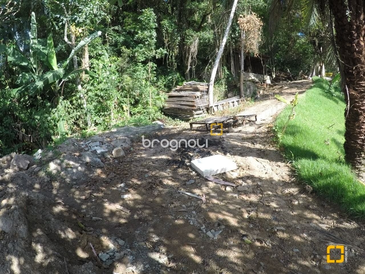 Terreno à venda em Sambaqui, Florianópolis/SC — foto principal