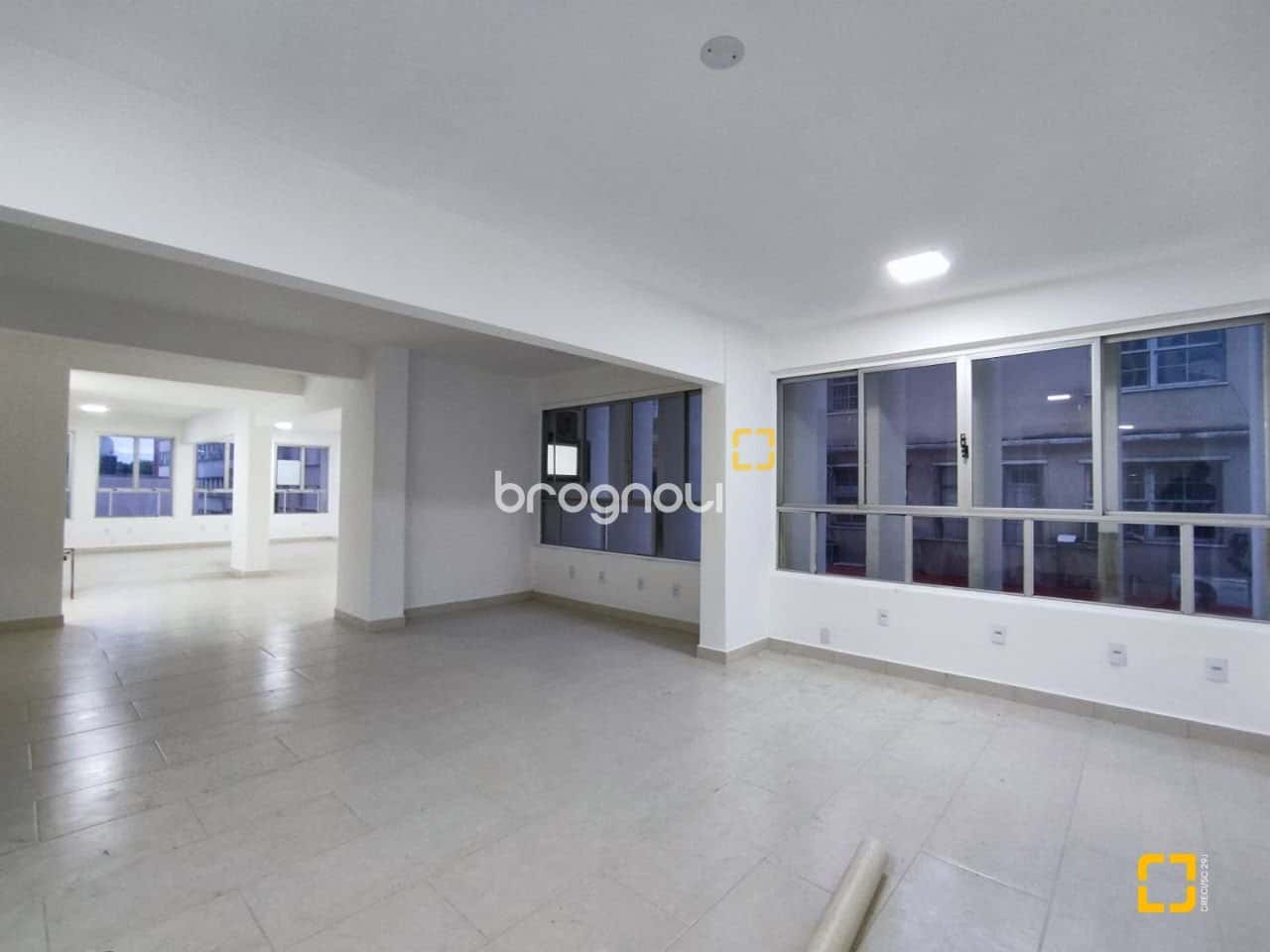 BROGNOLI VENDE - SALAS COMERCIAIS COM 211M2 NO CENTRO DE FLORIANÓPOLIS — foto principal