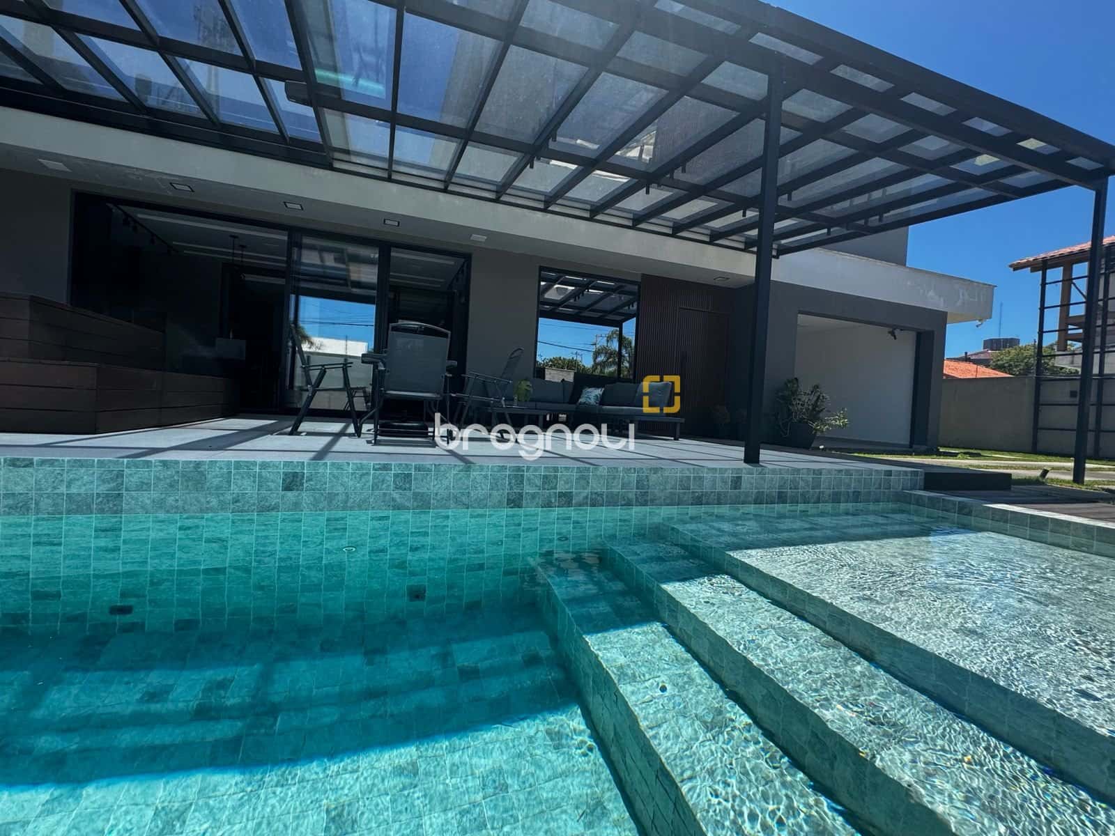 Casa de alto padrão nos Ingleses - Florianópolis, a apenas 300m do mar! — foto principal