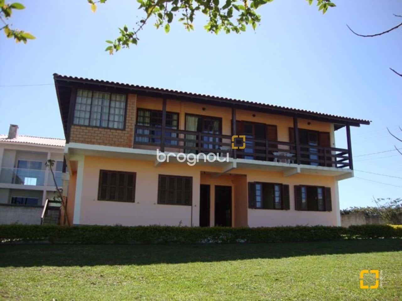 RESIDENCIAL COM CASA E 4 APTOS, TERRENO DE 767m2 E ÁREA CONSTRUÍDA DE 384m2. — foto principal