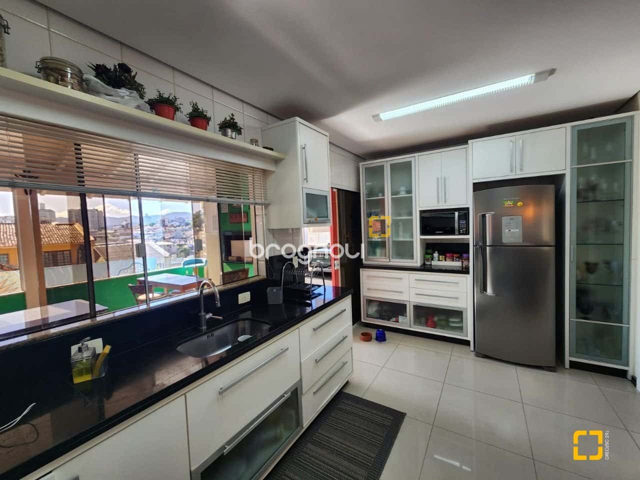 Casa 4 dorms, com piscina na Agronômica — foto principal