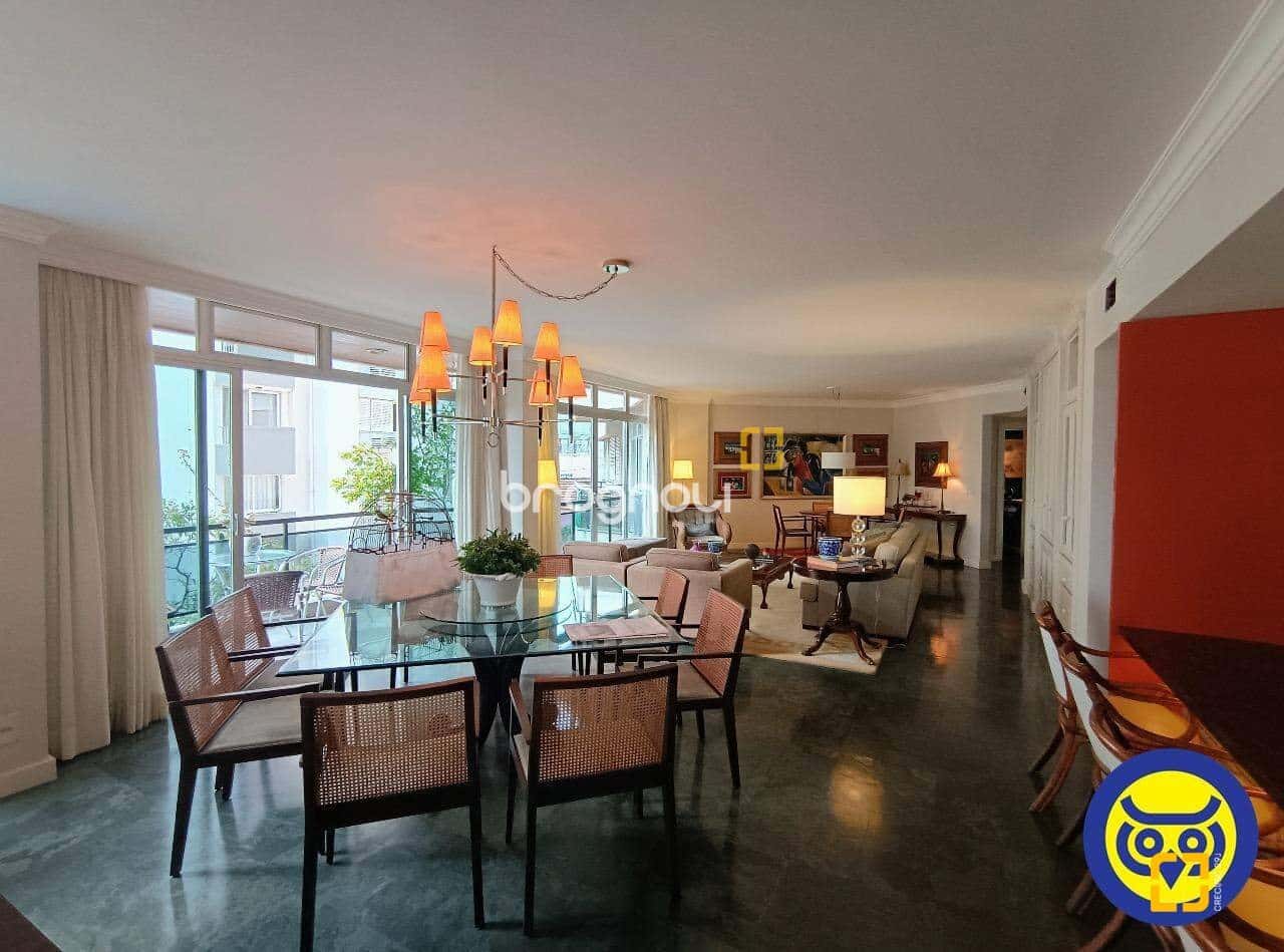 Apto na Beira Mar Norte com 250 m² privativos, 3 quartos, sendo 2 suítes e 2 vagas de garagem livres — foto principal