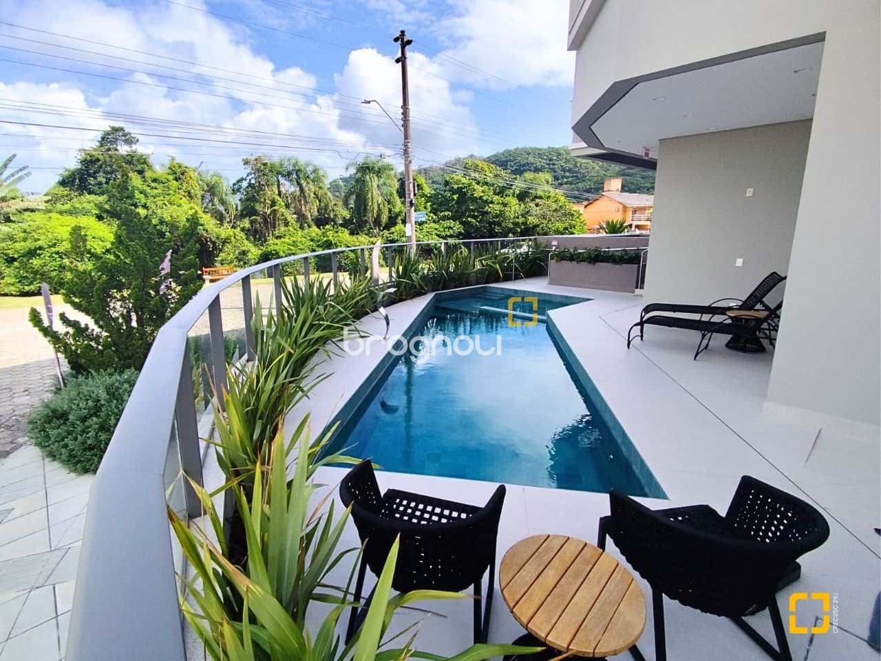 BROGNOLI VENDE- Apartamento 2 dormitórios nos Ingleses Norte — foto principal
