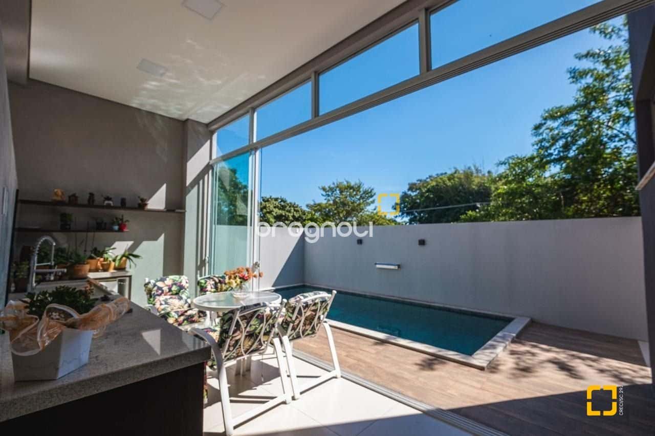 Brognoli Vende - Casa Alto Padrão à Venda em Condomínio Fechado - Florianópolis/SC — foto principal