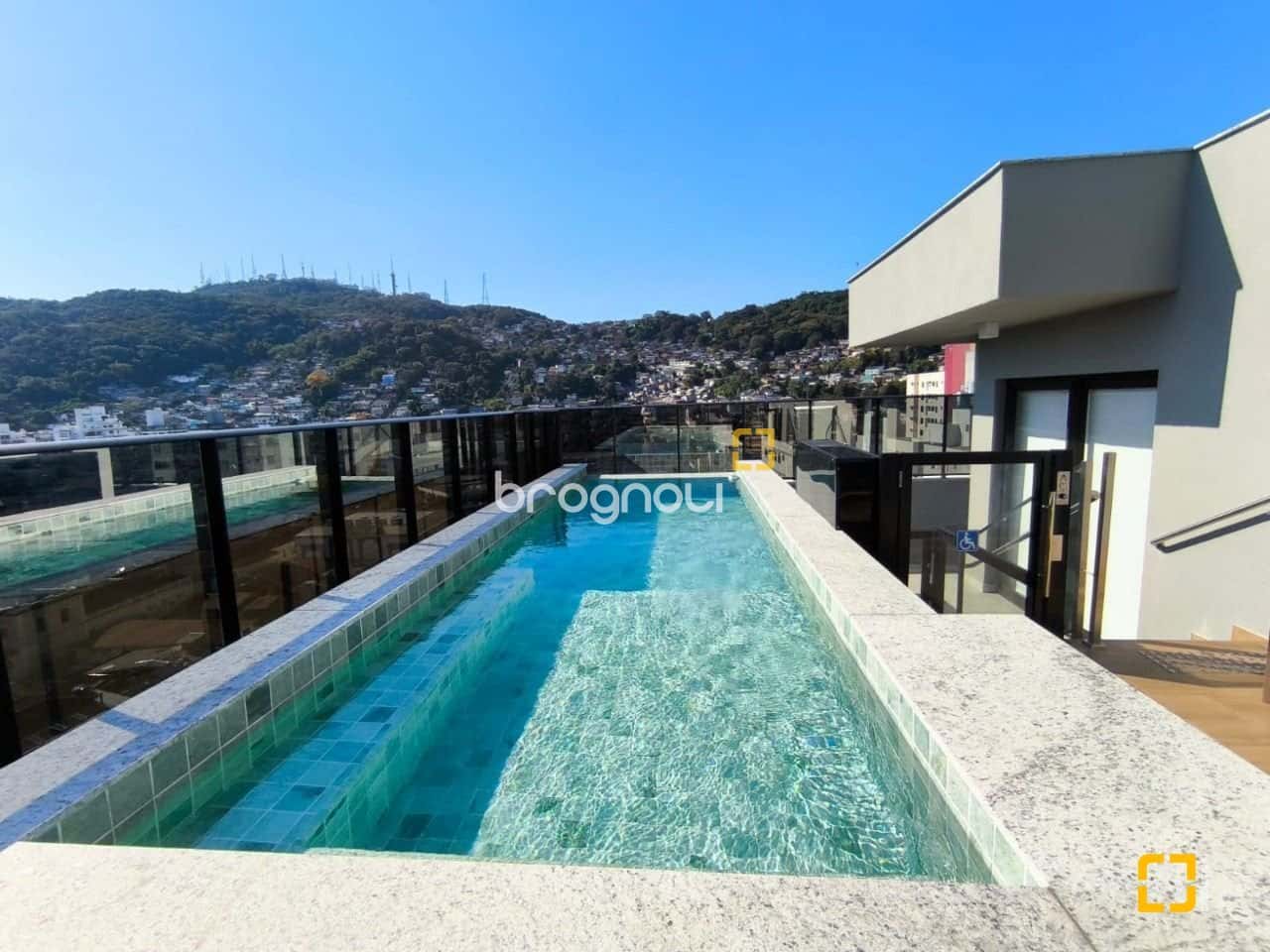 Apartamento novo com 2 suites, 2 vagas - Centro - Fpolis - SC — foto principal