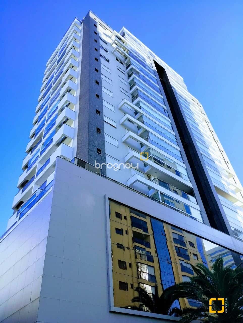 Apartamento alto padrão com 3 suítes no Kobrasol — foto principal