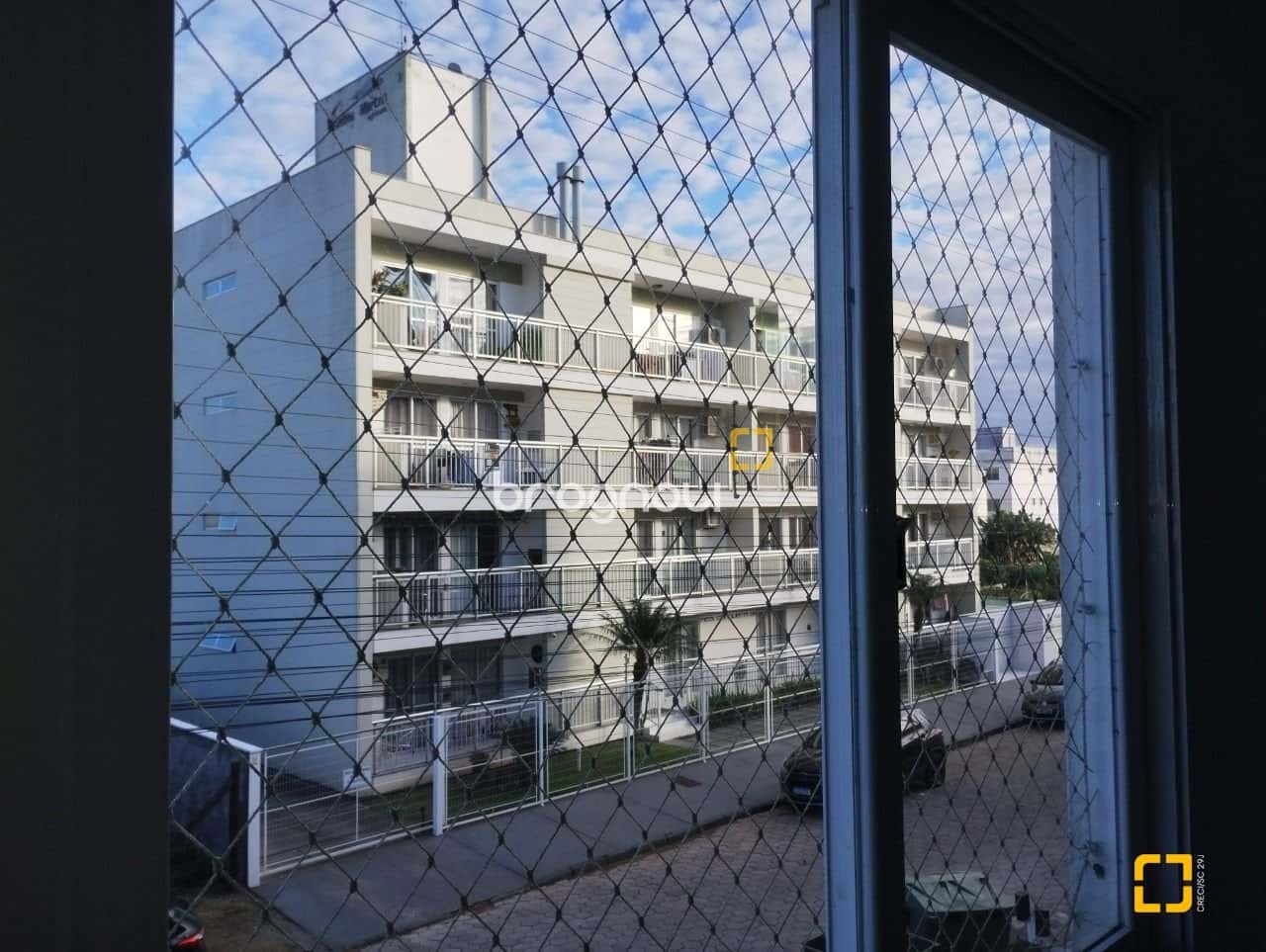 Apartamento com 2 quartos sendo 1 suíte no Bairro Aririú — foto principal